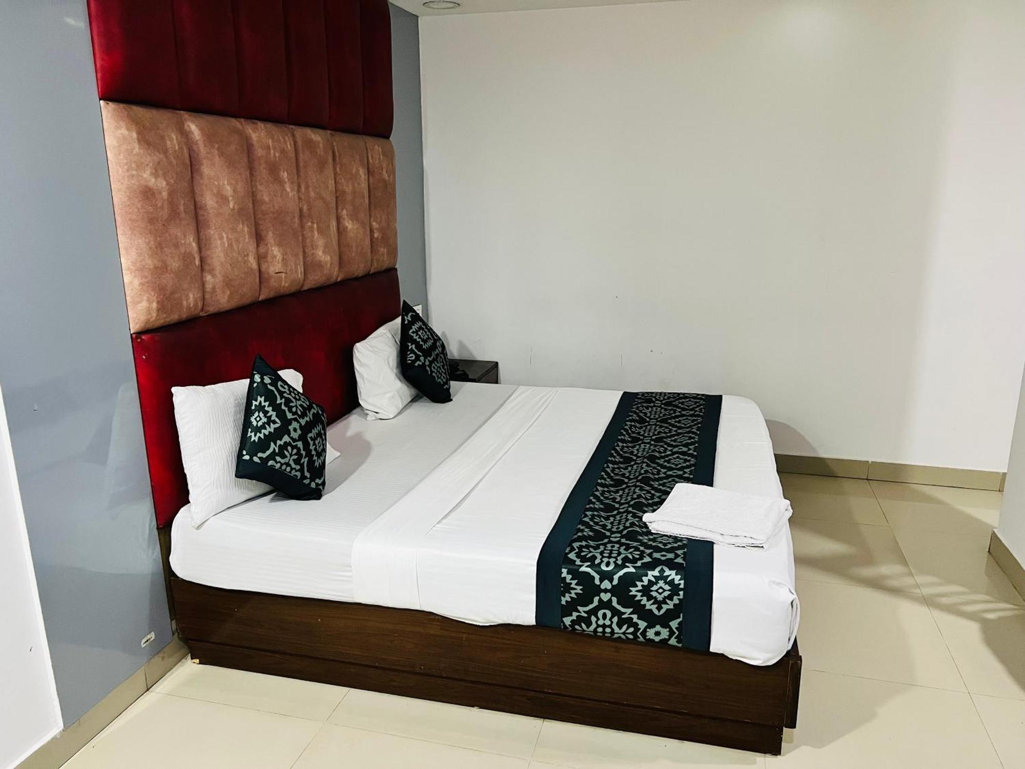 Hotel Marina Near Igi Airport Delhi New Delhi Eksteriør bilde