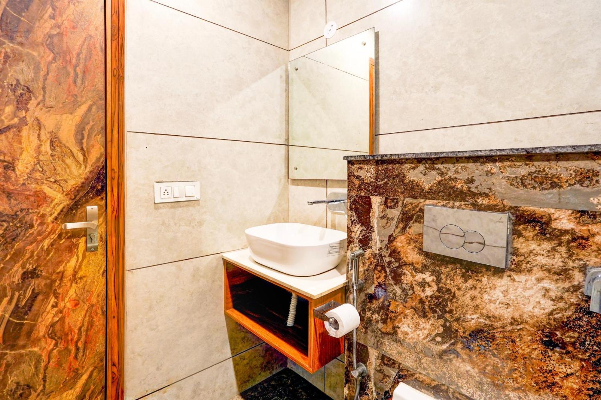 Hotel Marina Near Igi Airport Delhi New Delhi Eksteriør bilde
